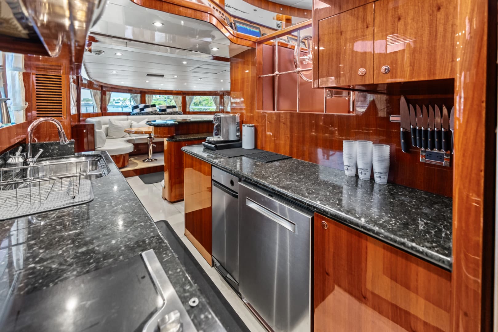 2005 Johnson 87' Motor Yacht