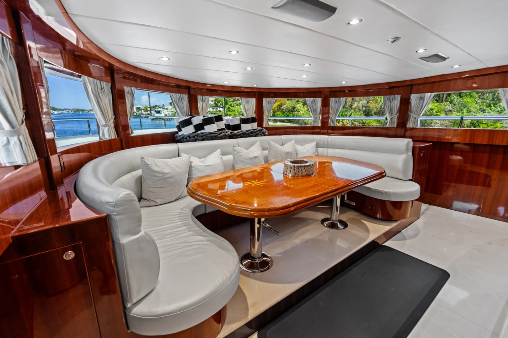 2005 Johnson 87' Motor Yacht