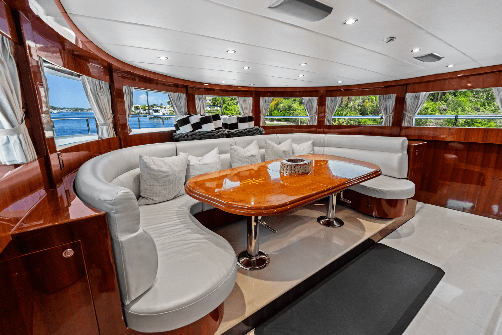 2005 Johnson 87' Motor Yacht