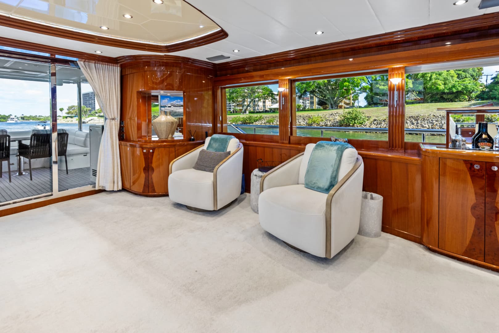 2005 Johnson 87' Motor Yacht