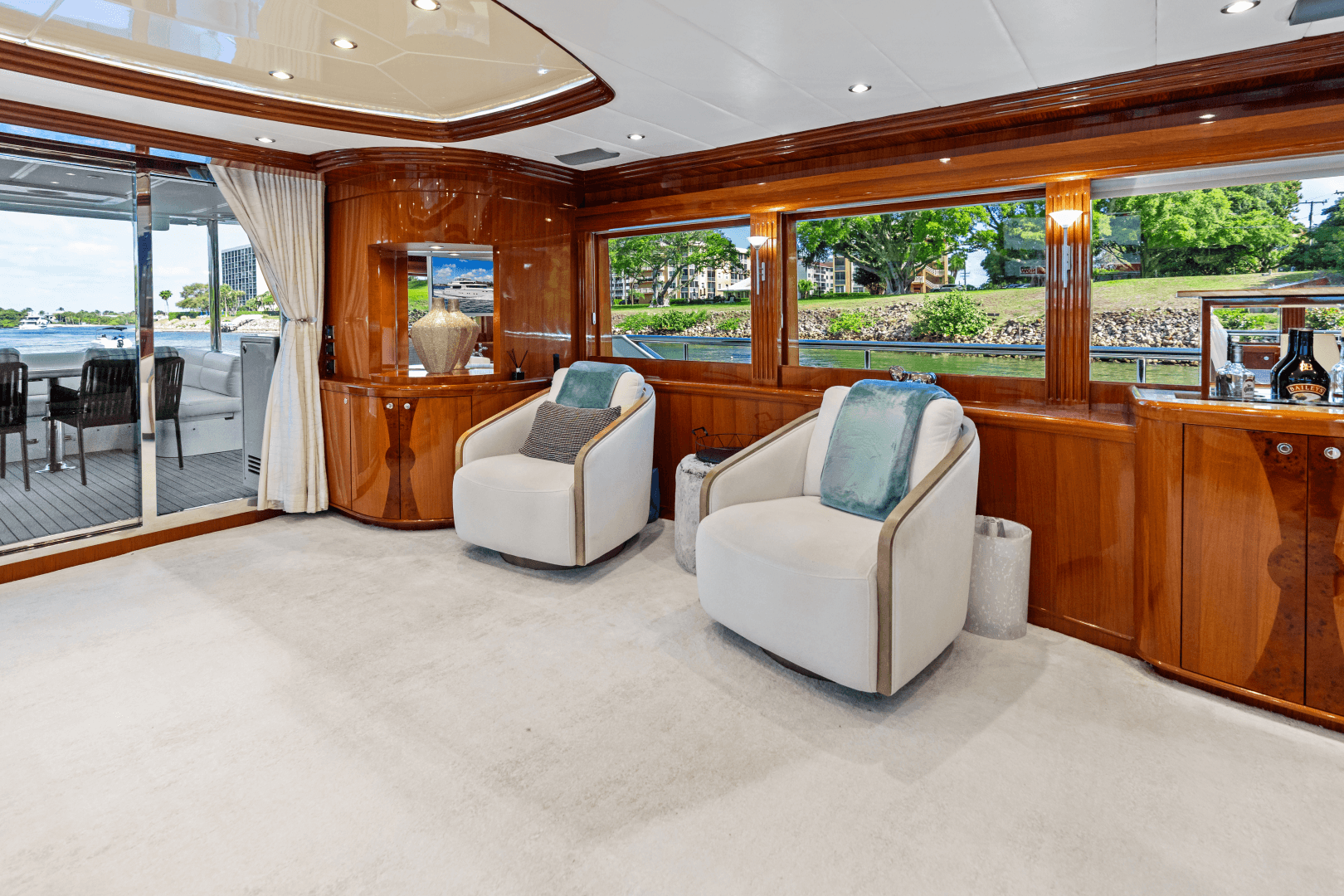 2005 Johnson 87' Motor Yacht