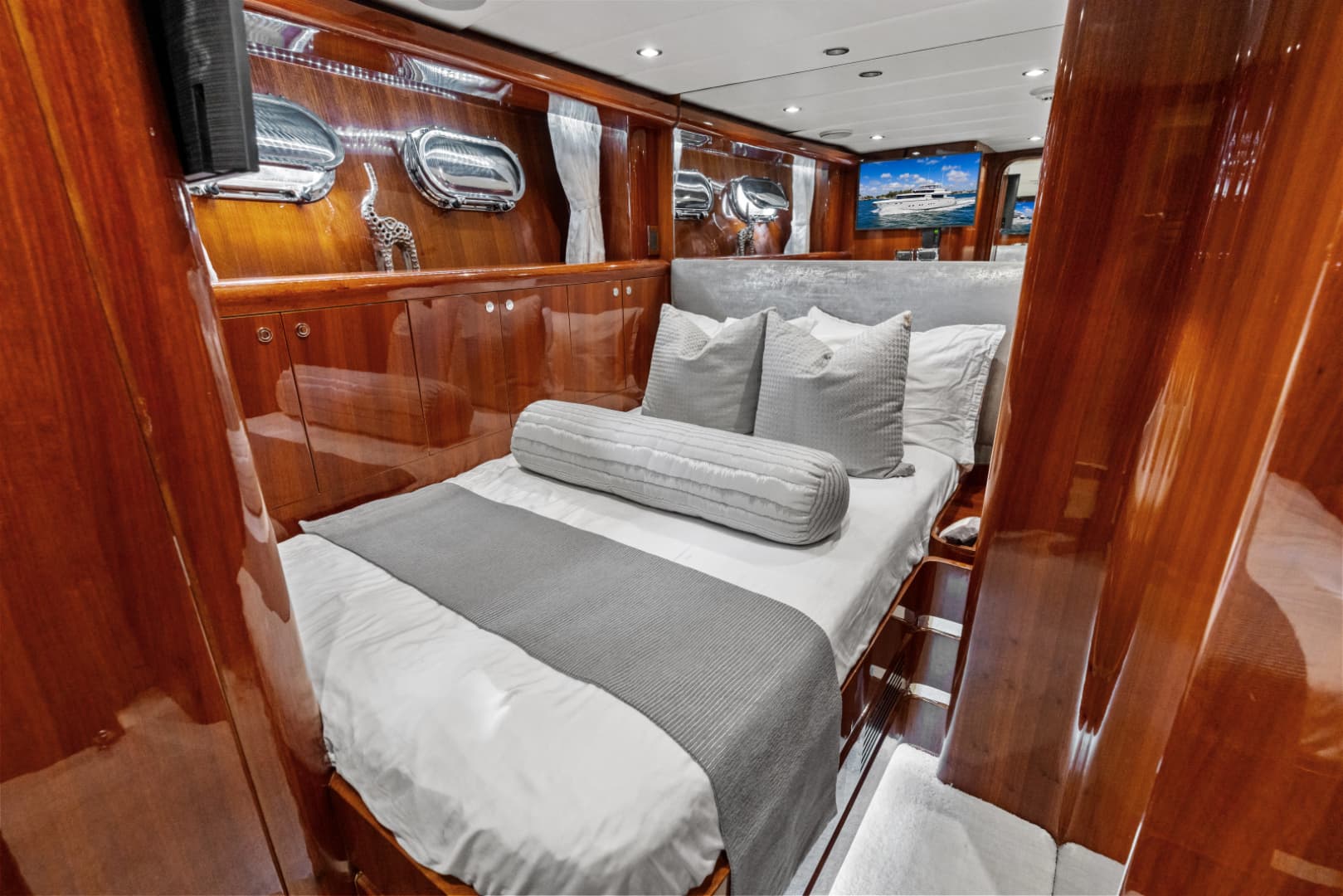 2005 Johnson 87' Motor Yacht
