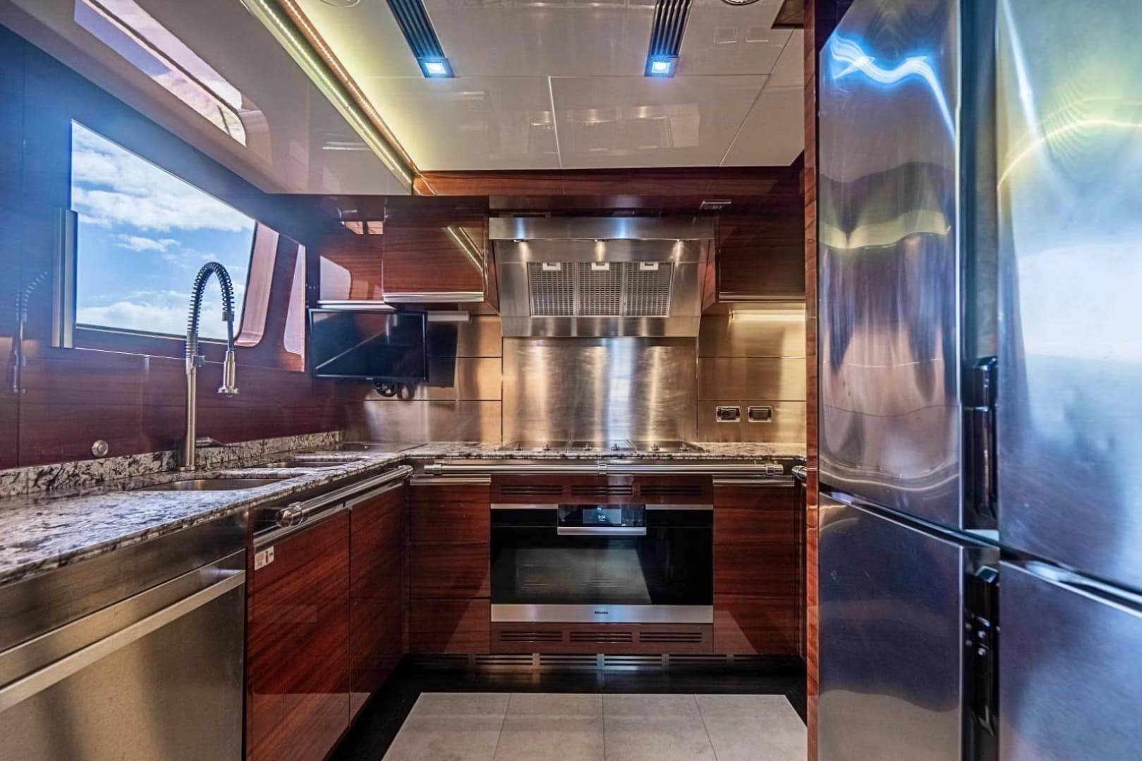 2011 Benetti Classic 121