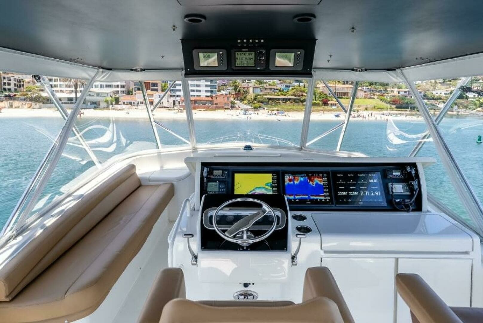 2004 Hatteras 54 Convertible Helm