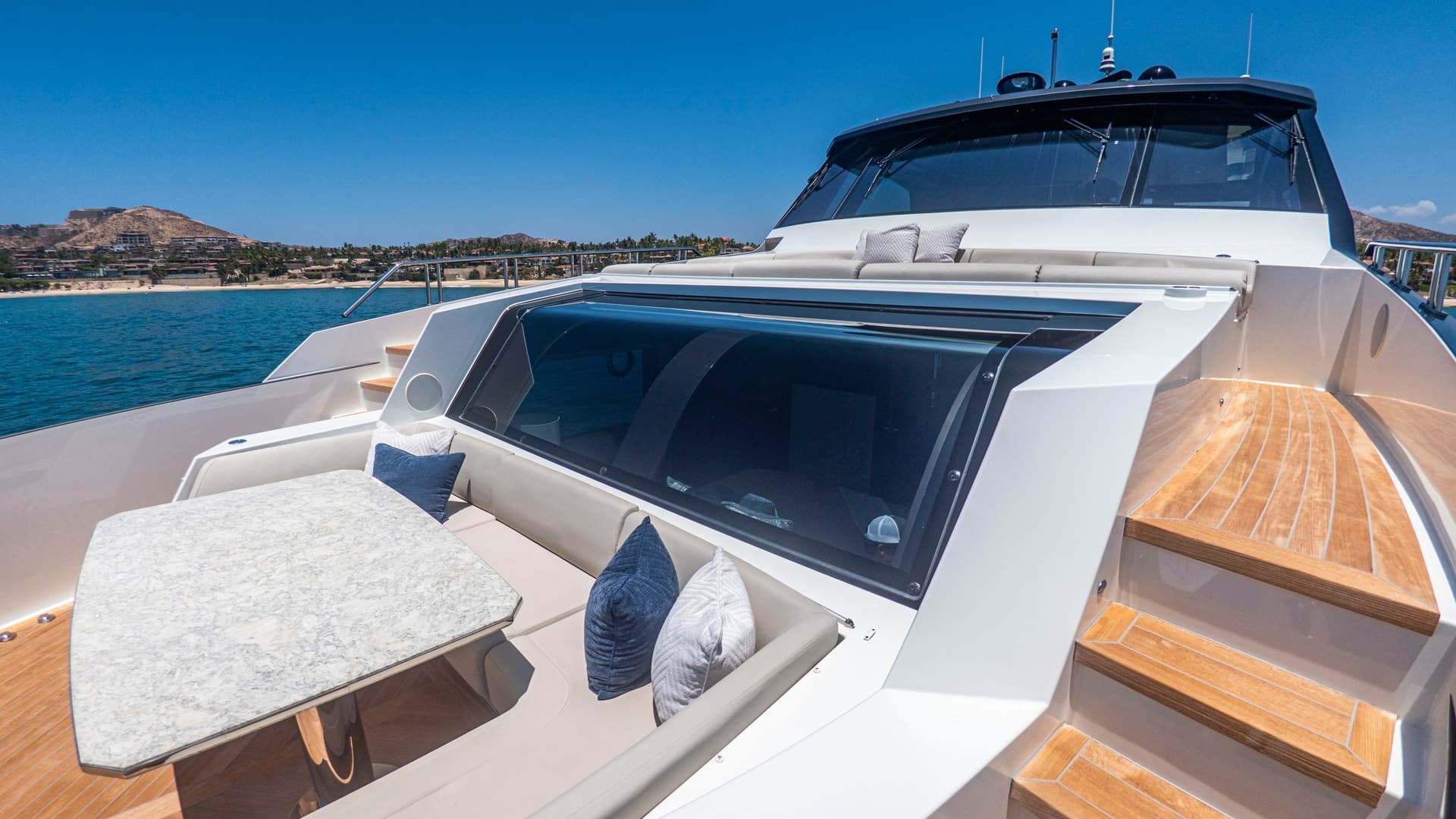 Foredeck Lounge with Seating Area