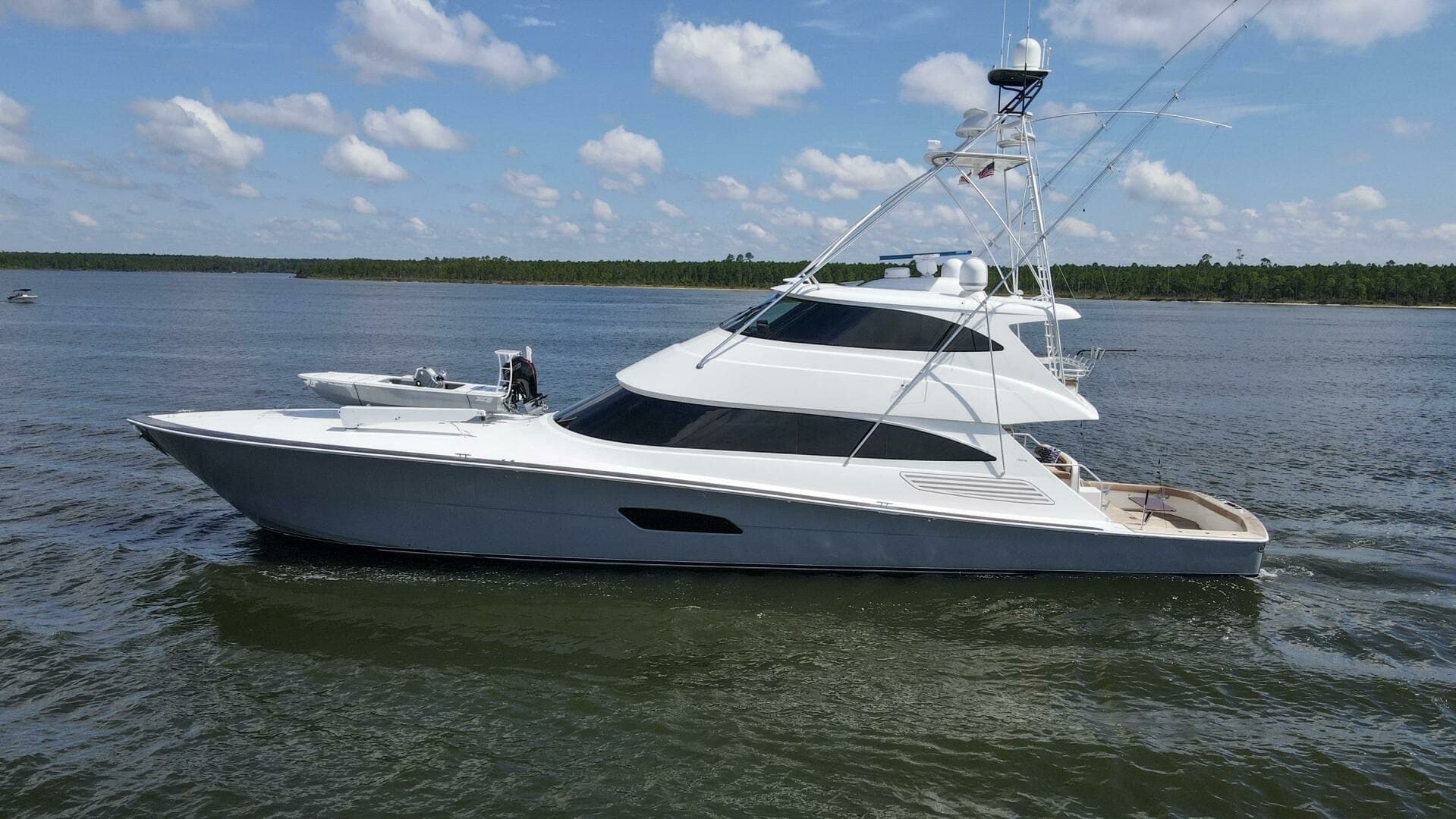 2016 92 Viking Enclosed Bridge Touche Exterior (7)