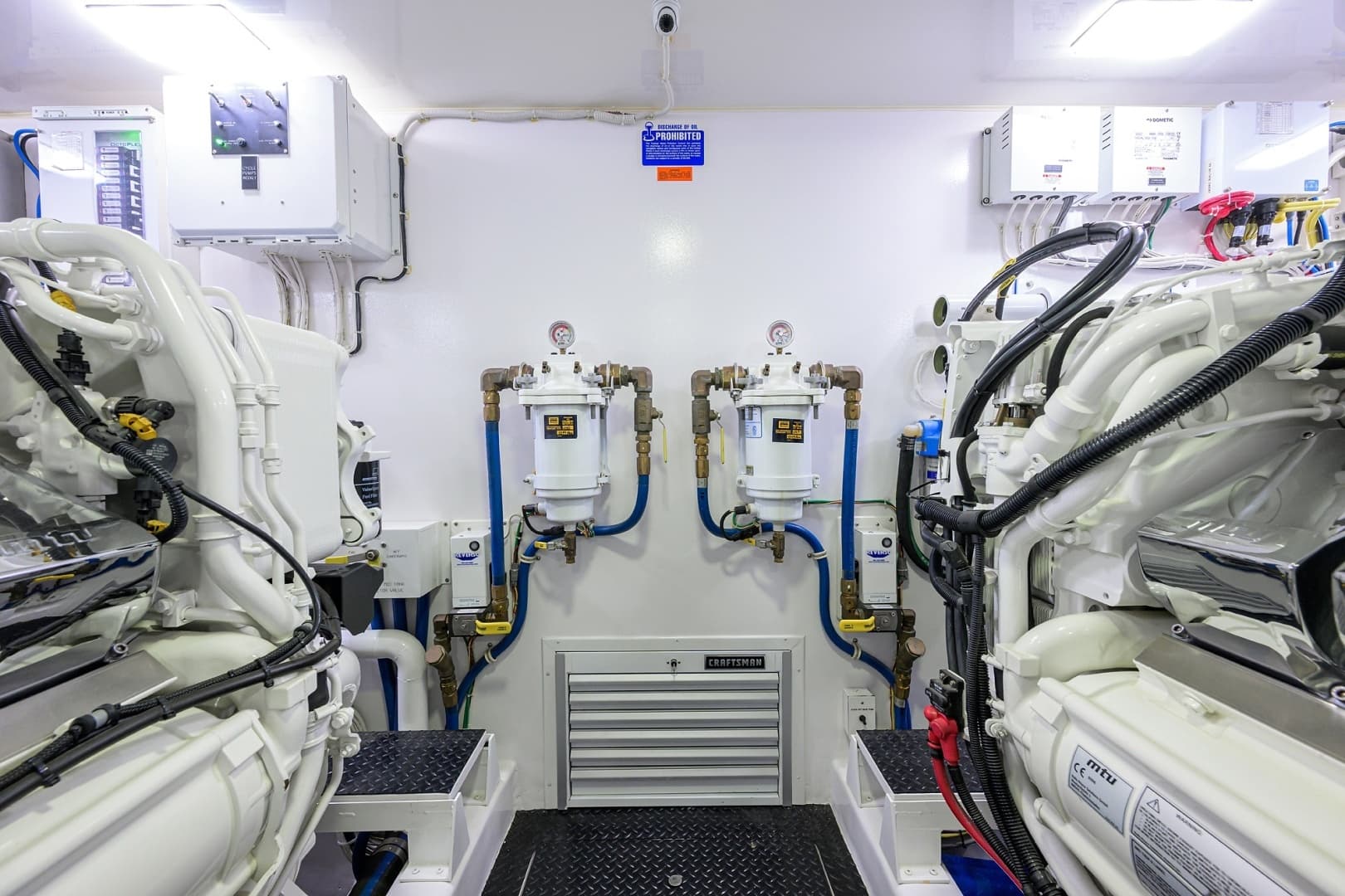 Viking 80 MERCEDES - Engine Room