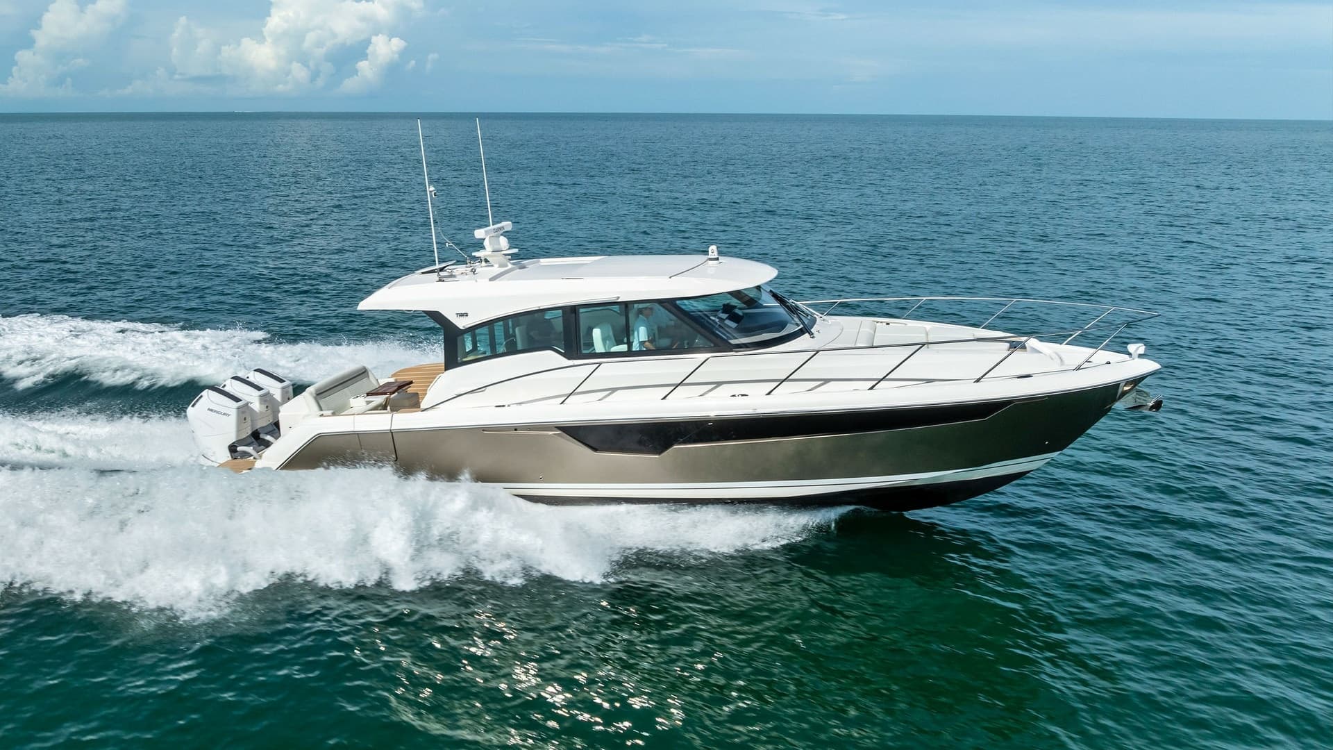 Starboard Side View Cruising