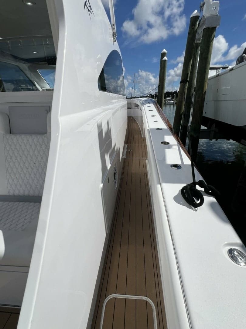 Queen/Smith Custom 53 - Exterior