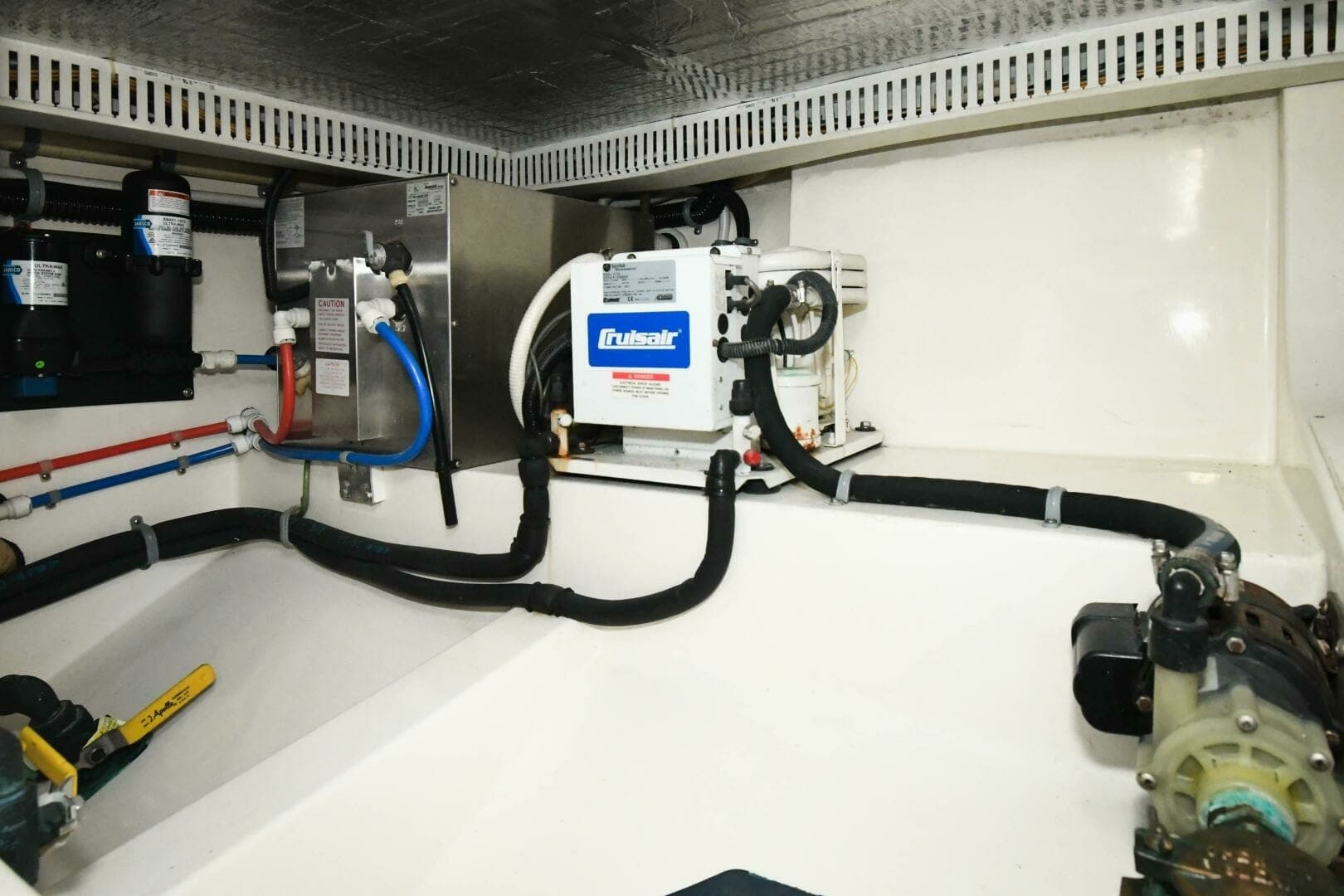 2001 35 Cabo Flybridge - VIKINGOS - Engine Room