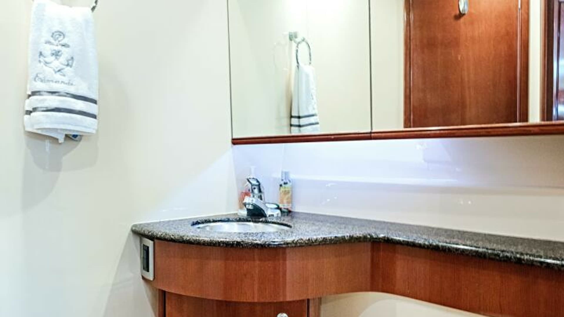 Elegant Vanity in Main Head