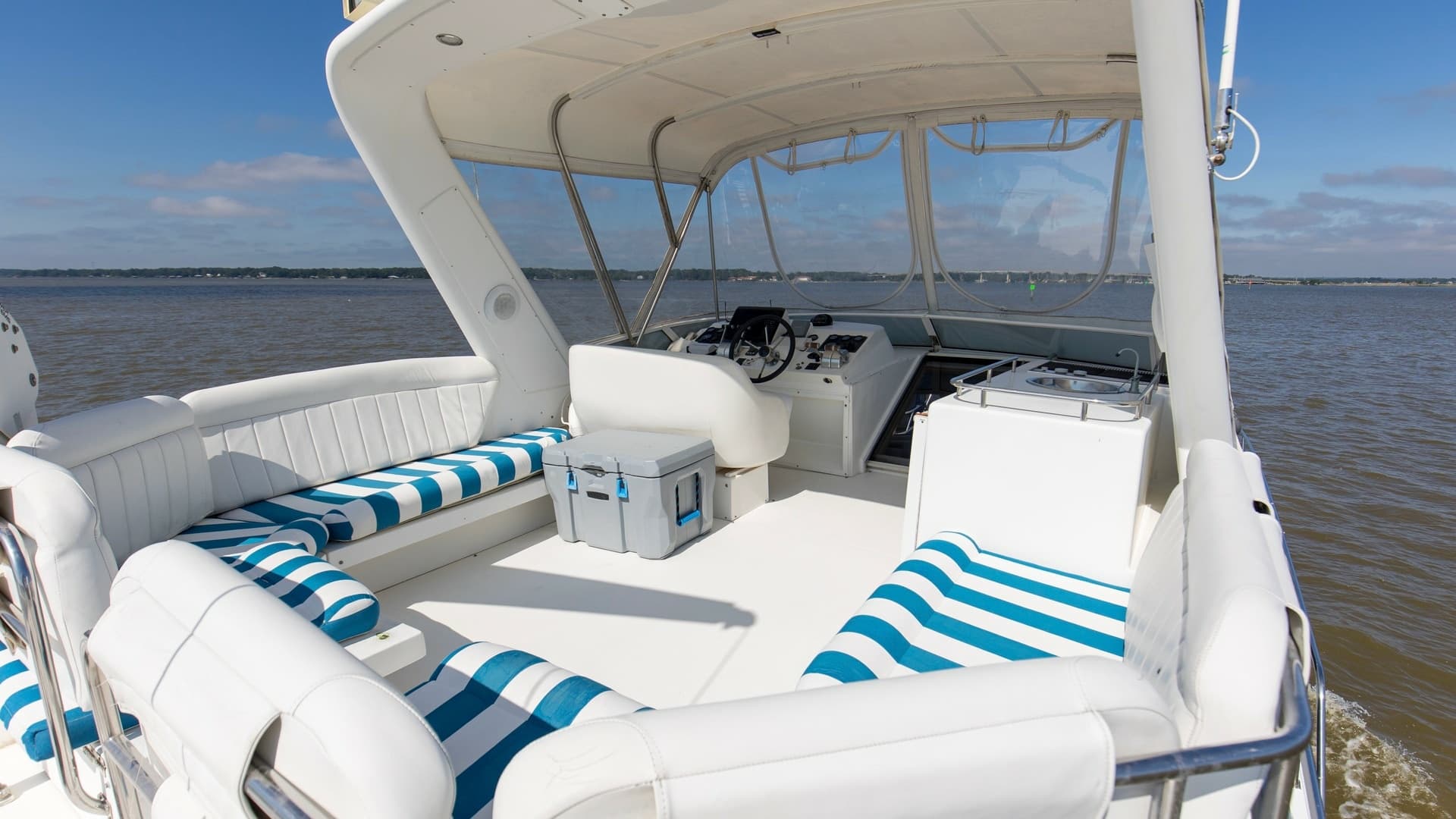 2001 48 Navigator 4800 Classic Maggie B Top Deck (3)