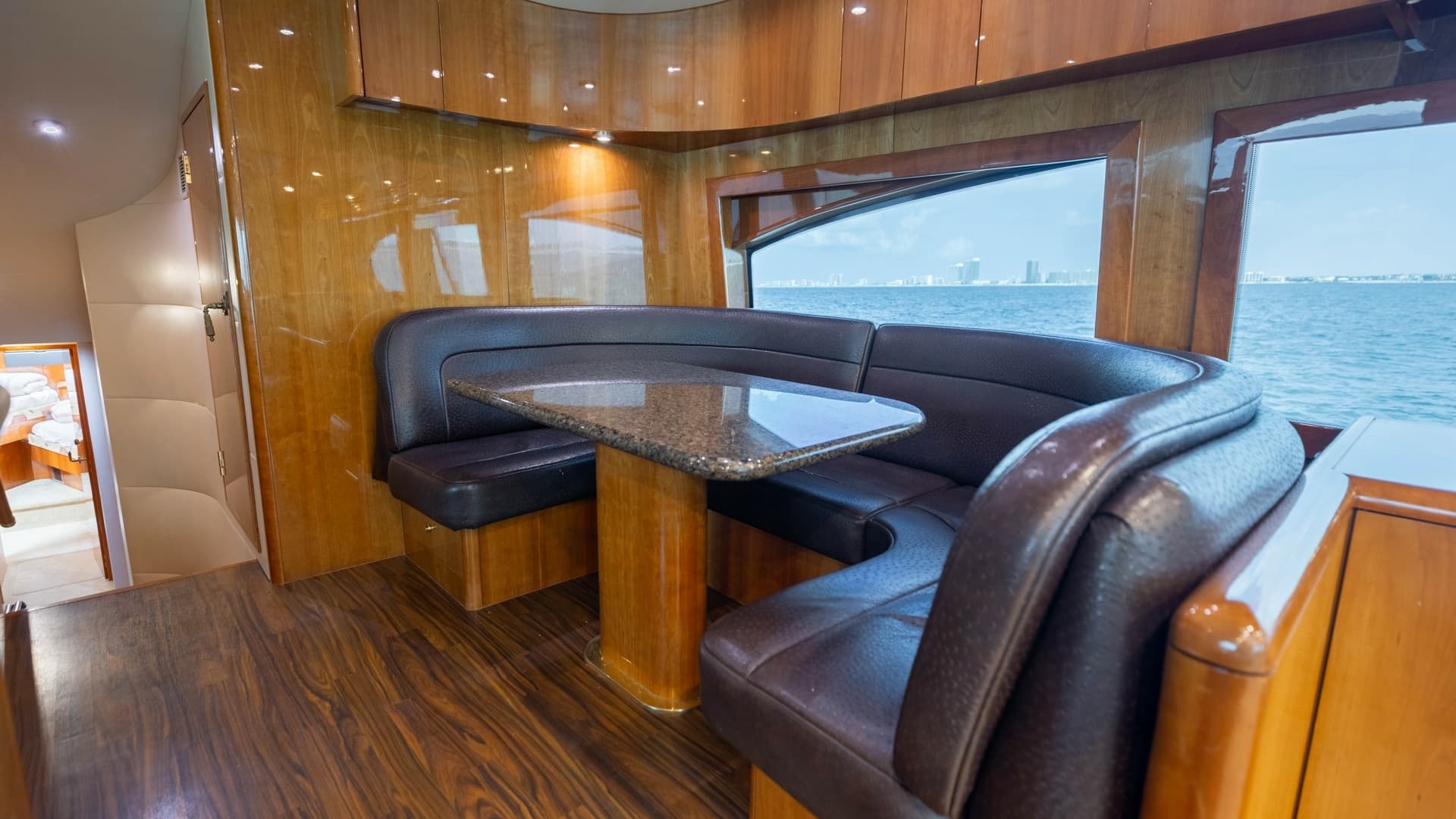 2007 Hatteras 68 Convertible- KEMOSABE- Dinnette