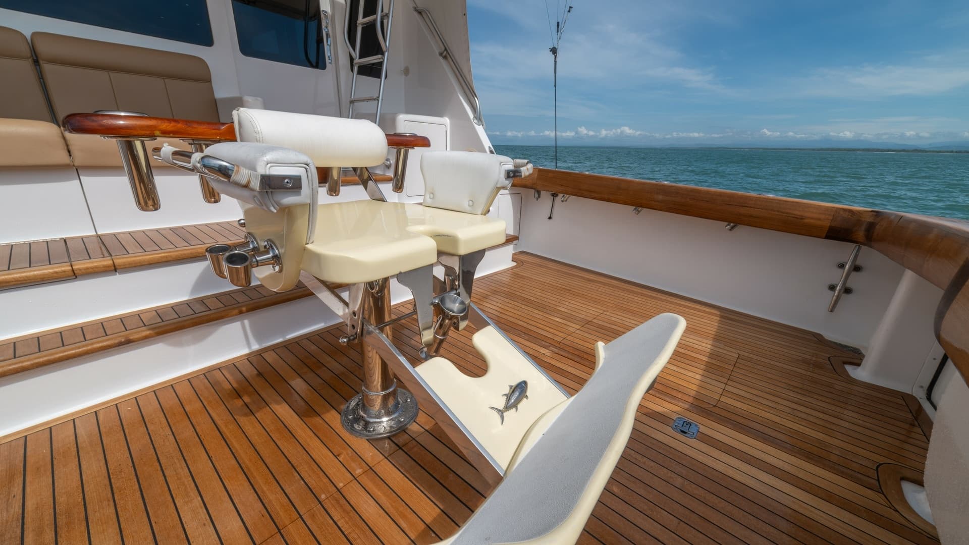 Teak Cockpit with Fighting Chair 2002 Viking 61 Convertible