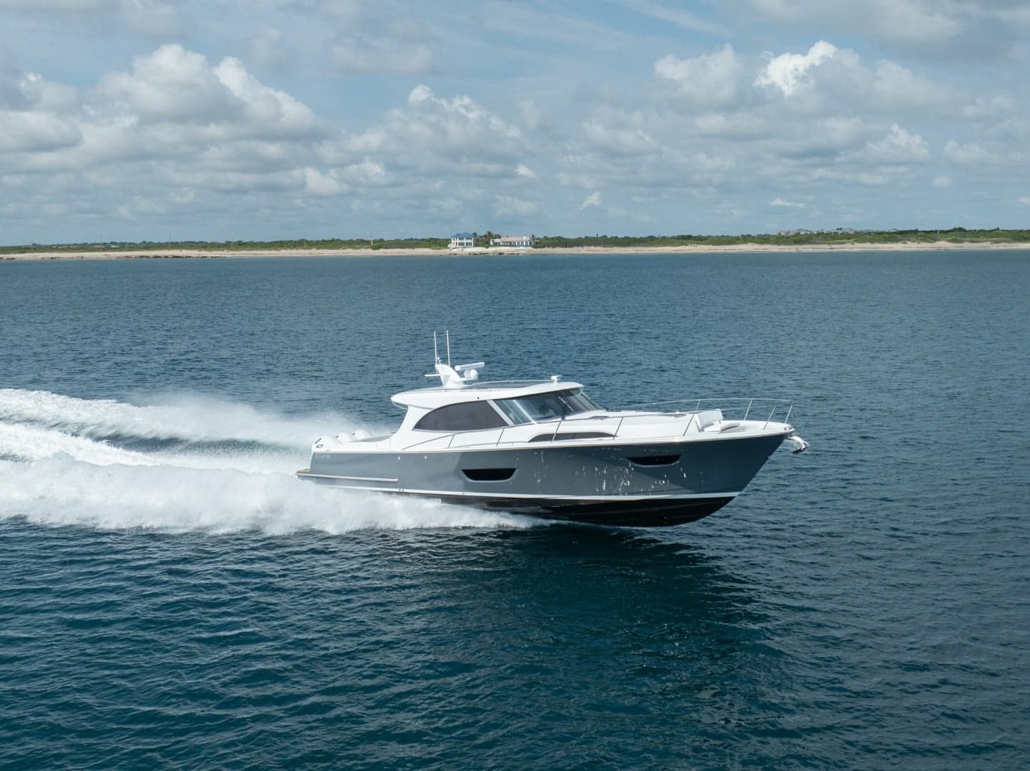 Eclipse 50 - STINGRAY GRAY - Exterior Profile
