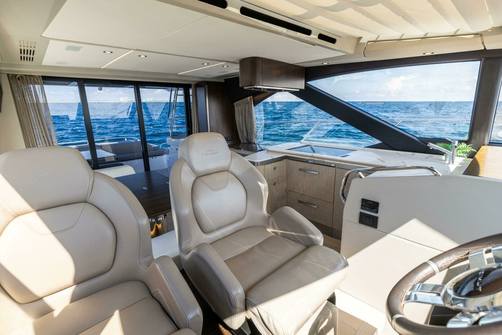 Azimut 60 - Azure - Helm