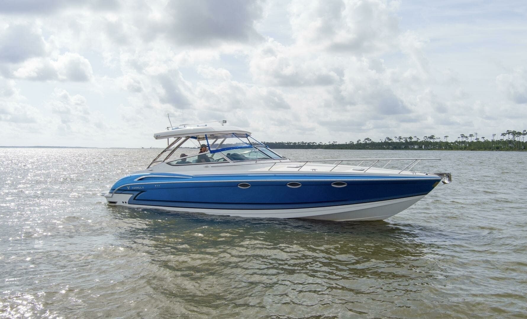 2017 37 Formula 370 SS Bluebird Starboard(2)jpg
