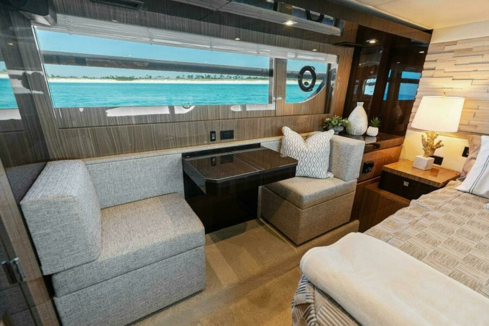 2023 Cruisers Yachts 60 Cantius Fly- Master Stateroom