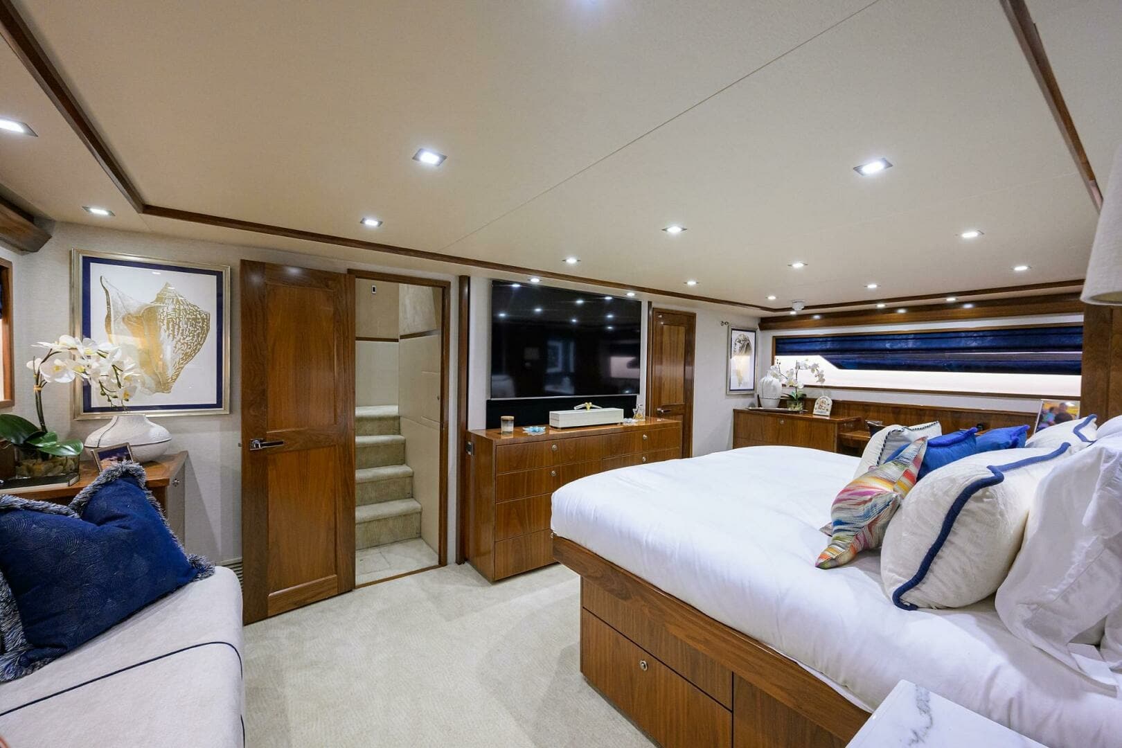 Viking 92 CHINA TIME - Master Stateroom