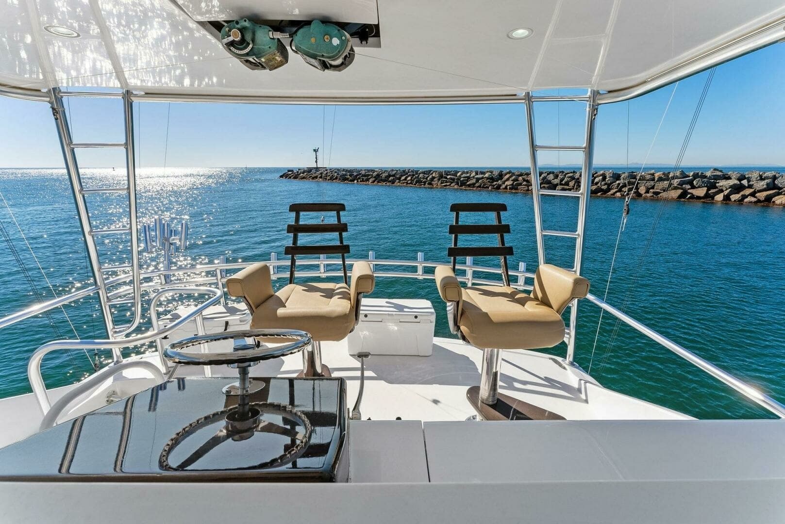 2007 Hatteras 64 Convertible - CHUPACABRA: Tower Helm