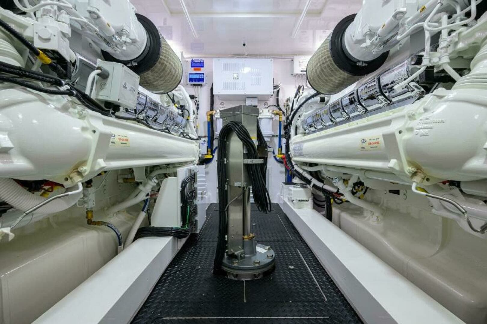 Viking 80 - KEMOSABE - Engine Room