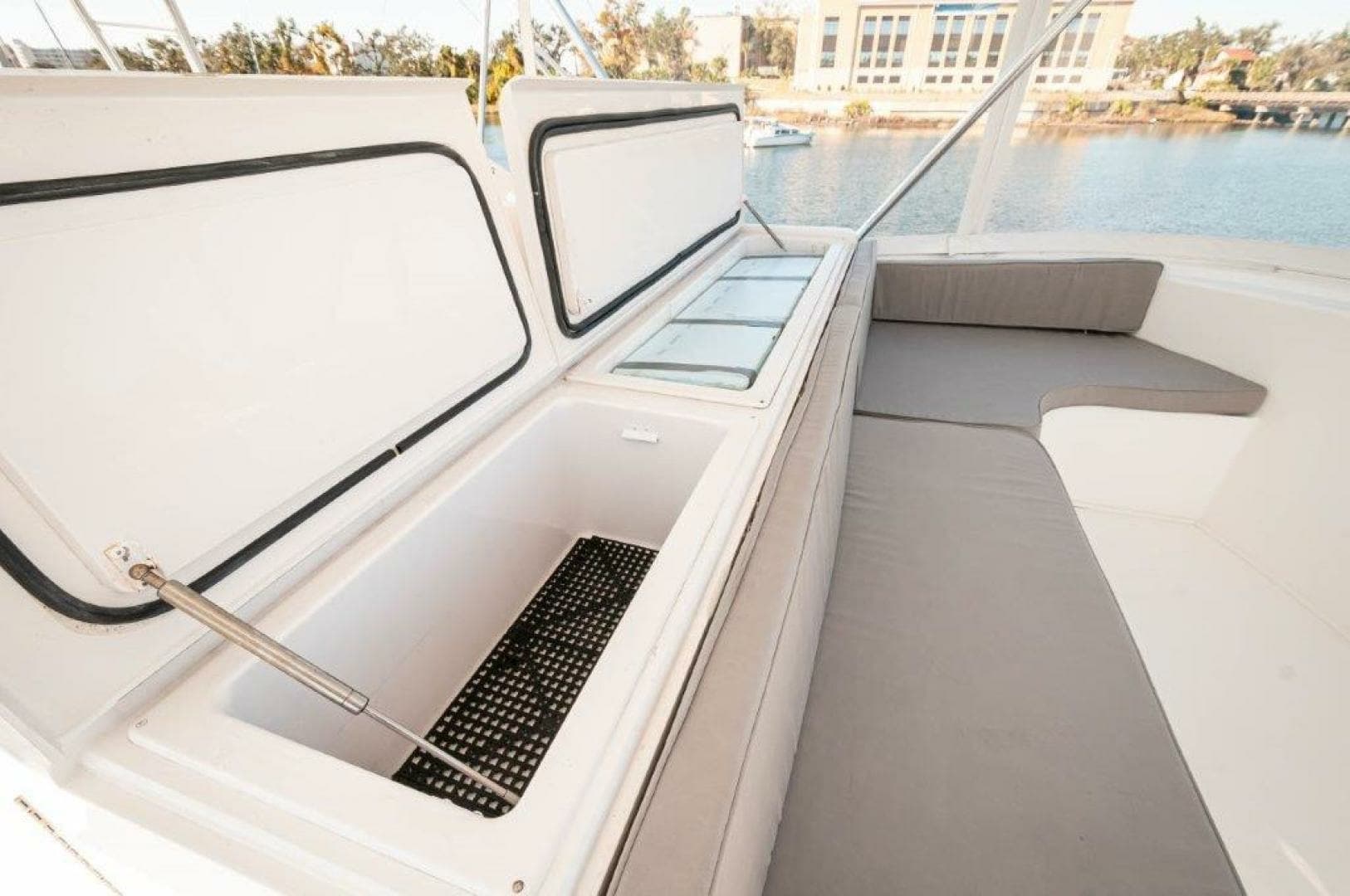 2001 61 Viking Convertible Ellie B Flybridge