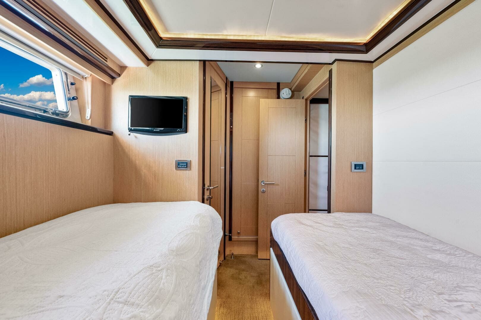 2010 83 Ocean Alexander Motor Yacht 'Relentless'