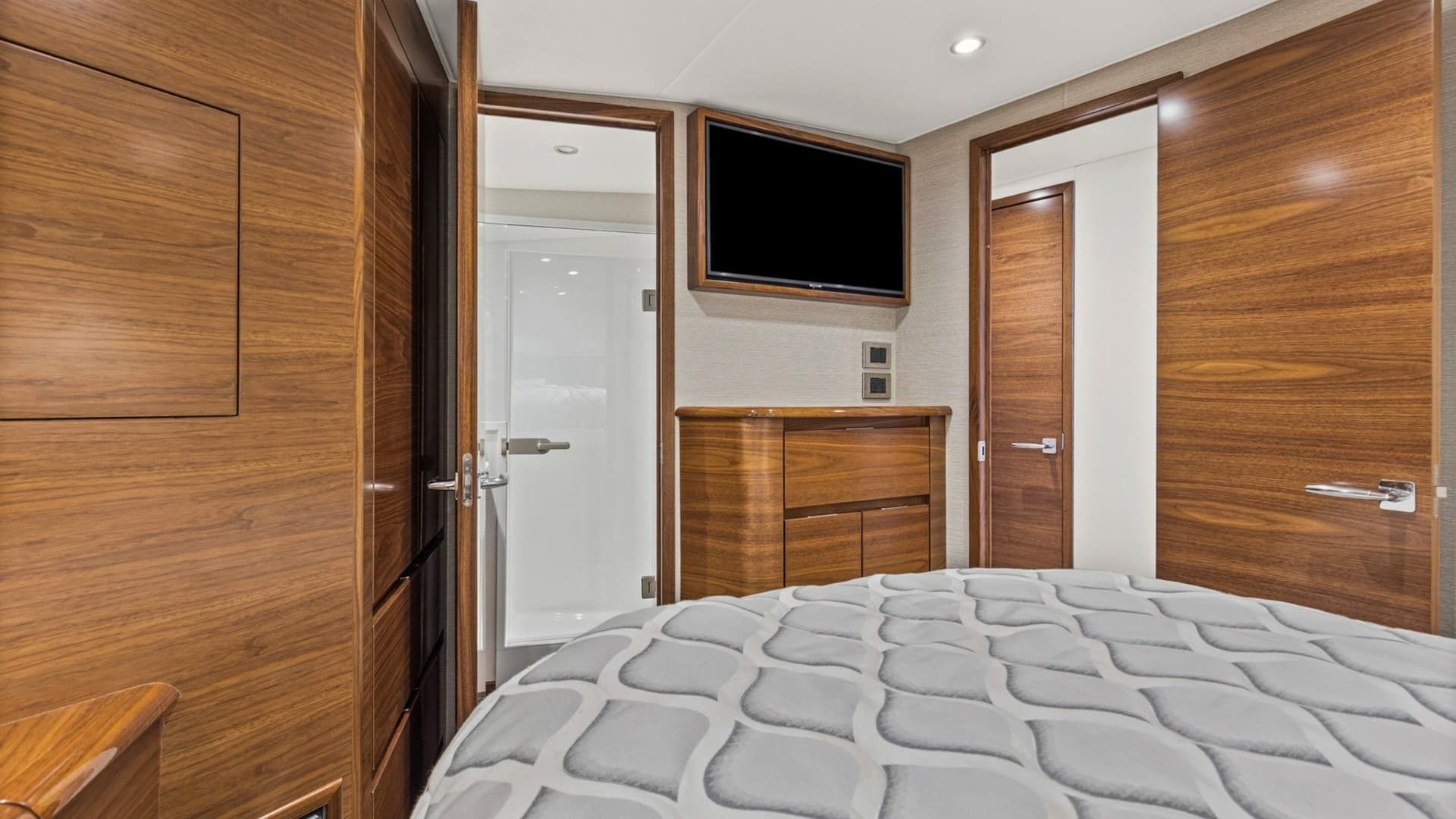 Master Stateroom with En Suite Bathroom