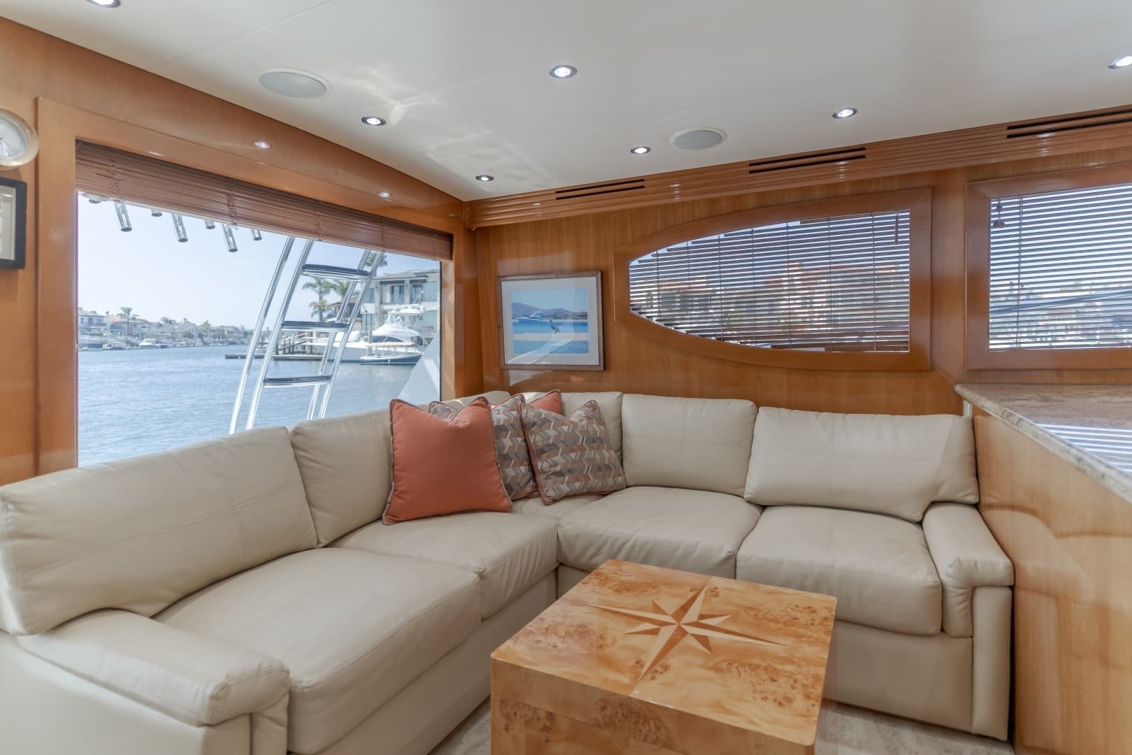 2003 Hatteras 54 Convertible - "BRAINWAVE": Spacious Salon Lounge Area