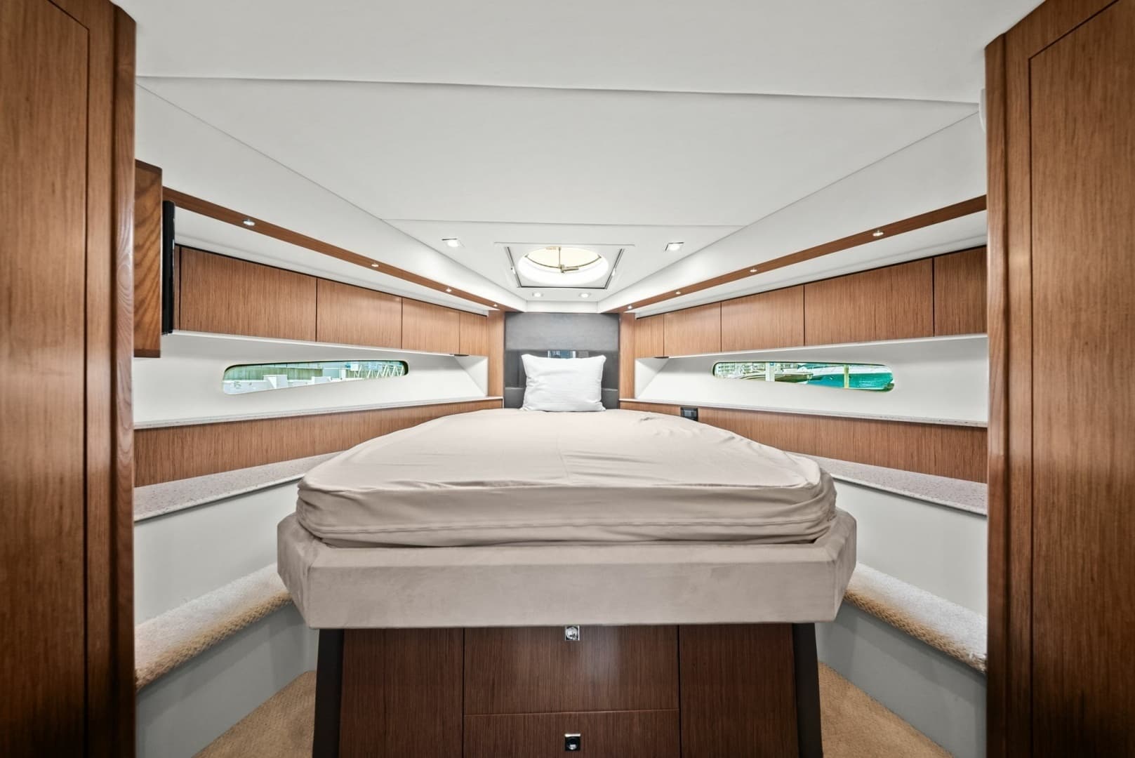 2014 Cruisers Yachts 48 Cantius