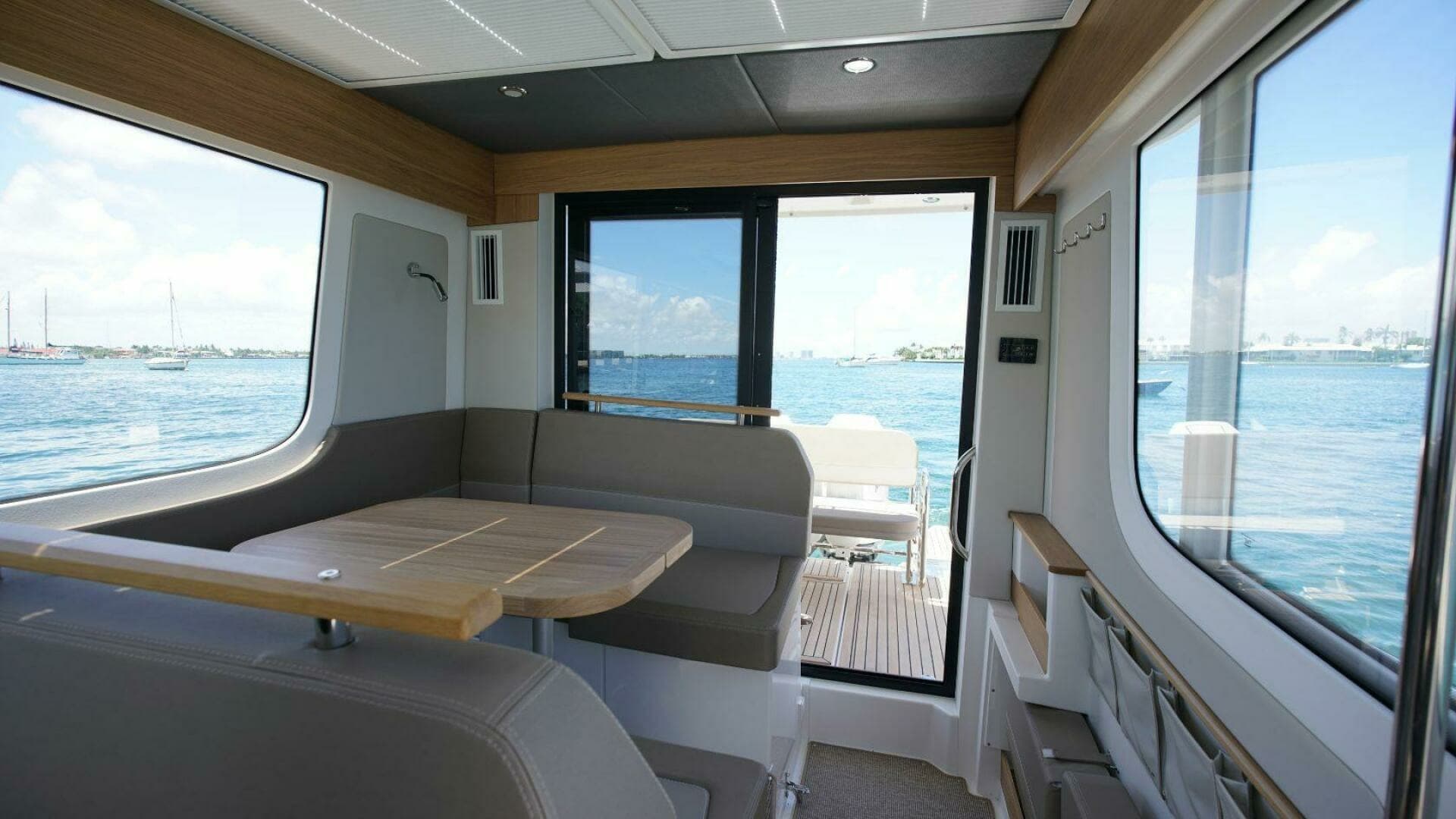 Nimbus Commuter 11 - Seating