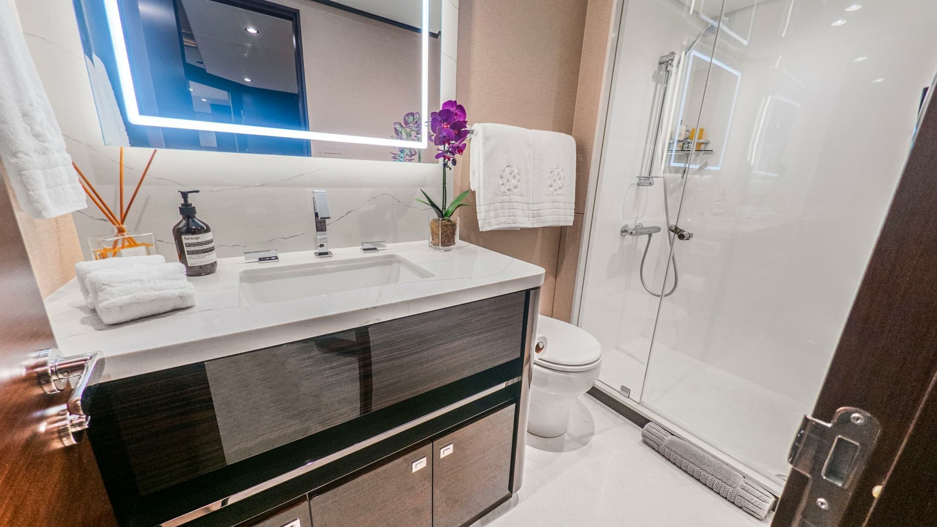 Galati-LONESTAR-Staterooms18