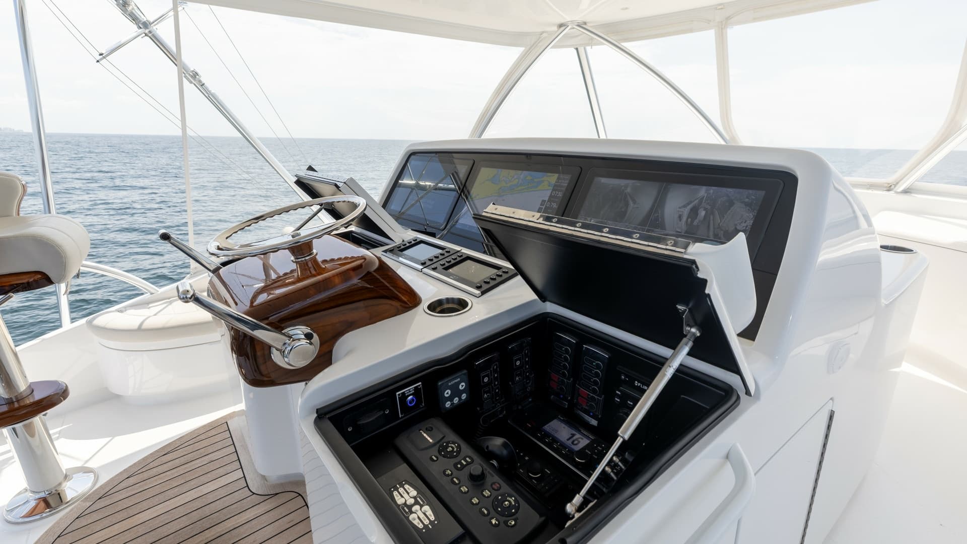 Flybridge Helm Station