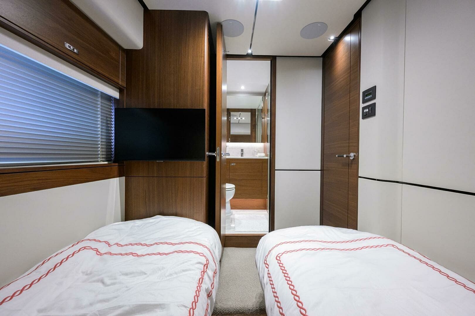 Princess Y78 - Janie II - Stateroom