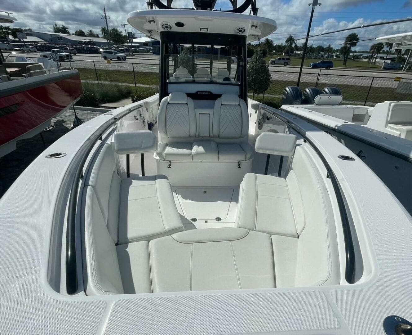 Everglades 335 Center Console -