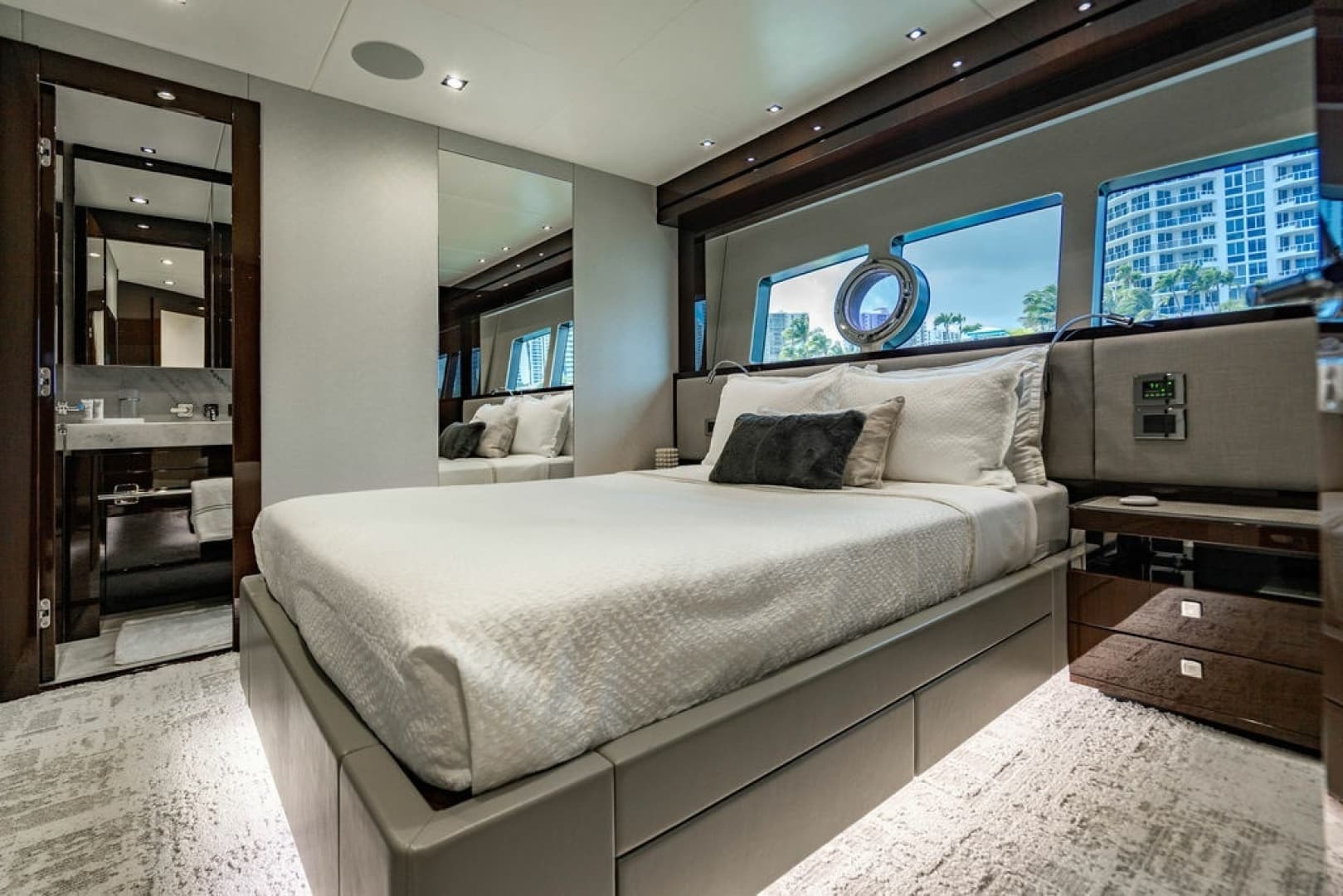 2019 Sunseeker 95 Motor Yacht