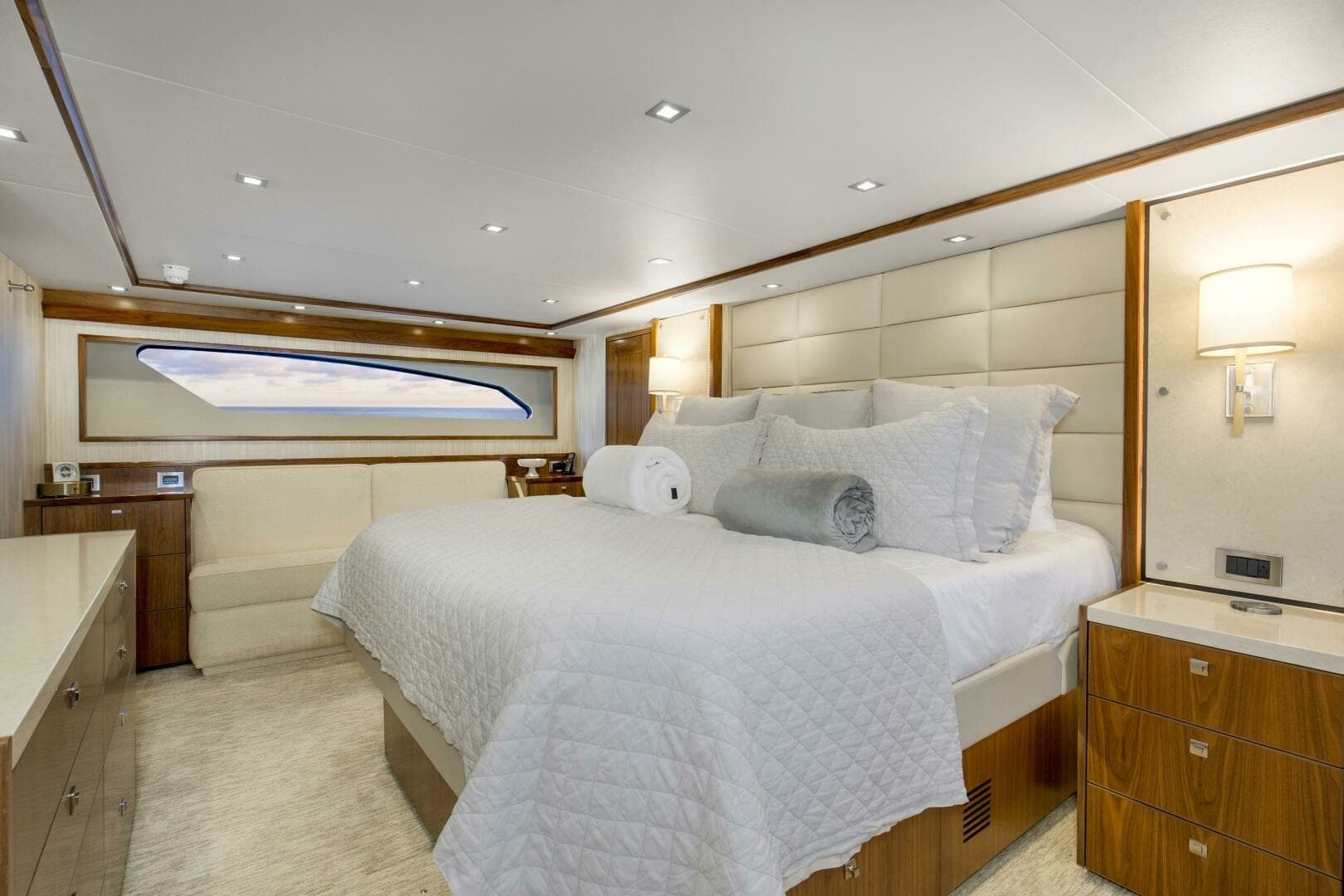 2016 92 Viking Enclosed Bridge Touche Master Stateroom  (1)