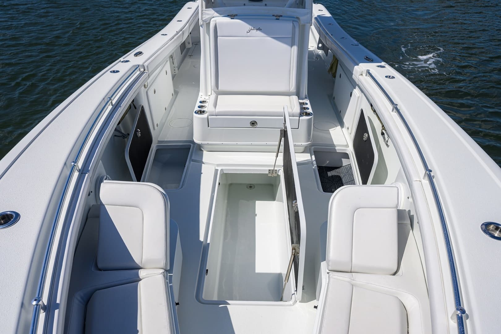 Yellowfin 34 - Bow & Forward