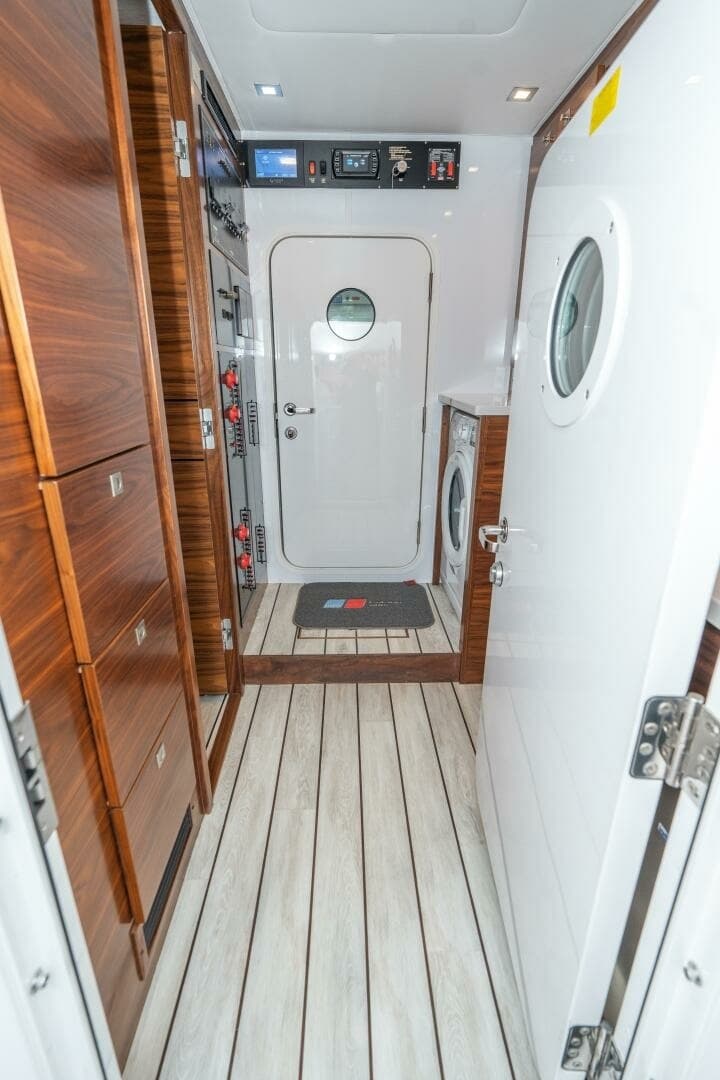 2025 Viking 90C "Zatara" 