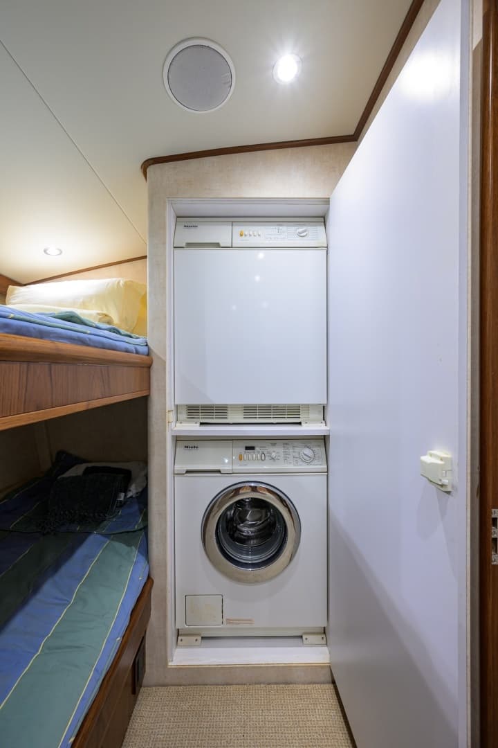 Rybovich 60 SIBONEY - Washer and Dryer