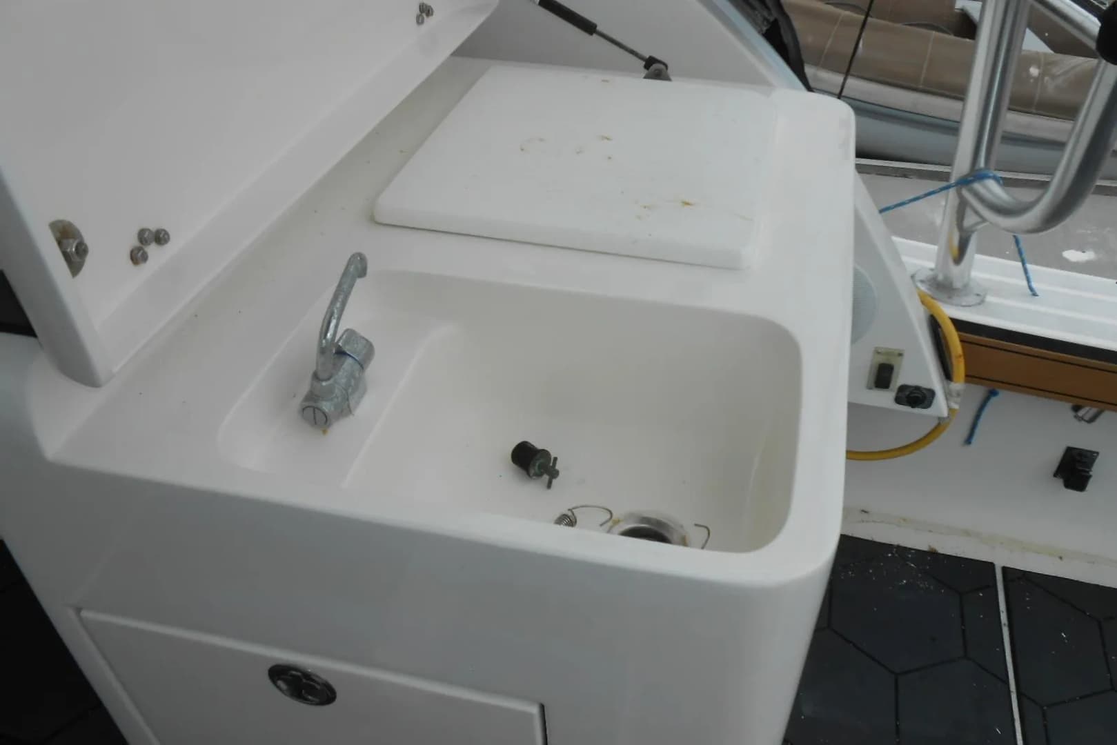 2004 Topaz 32 Express