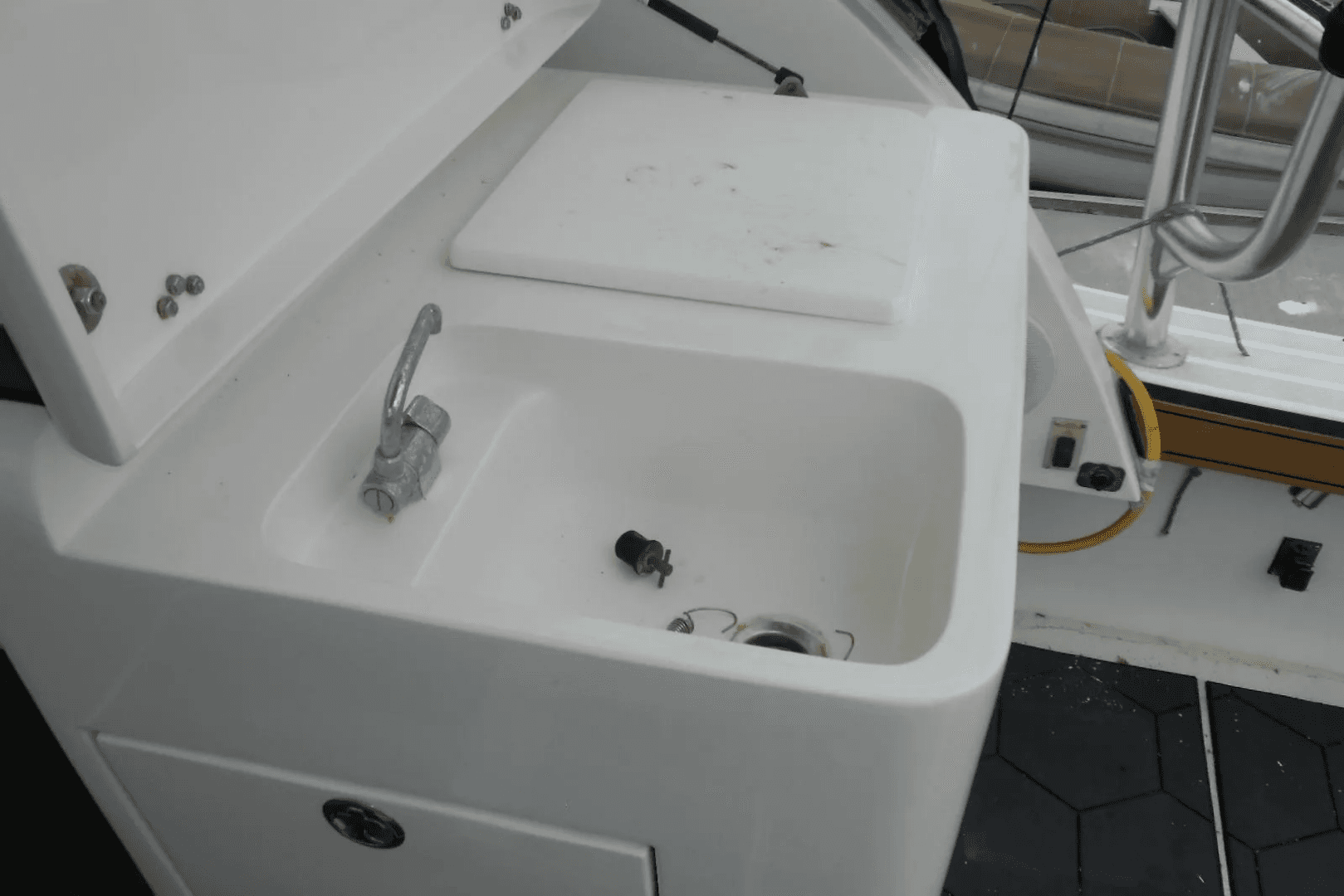 2004 Topaz 32 Express