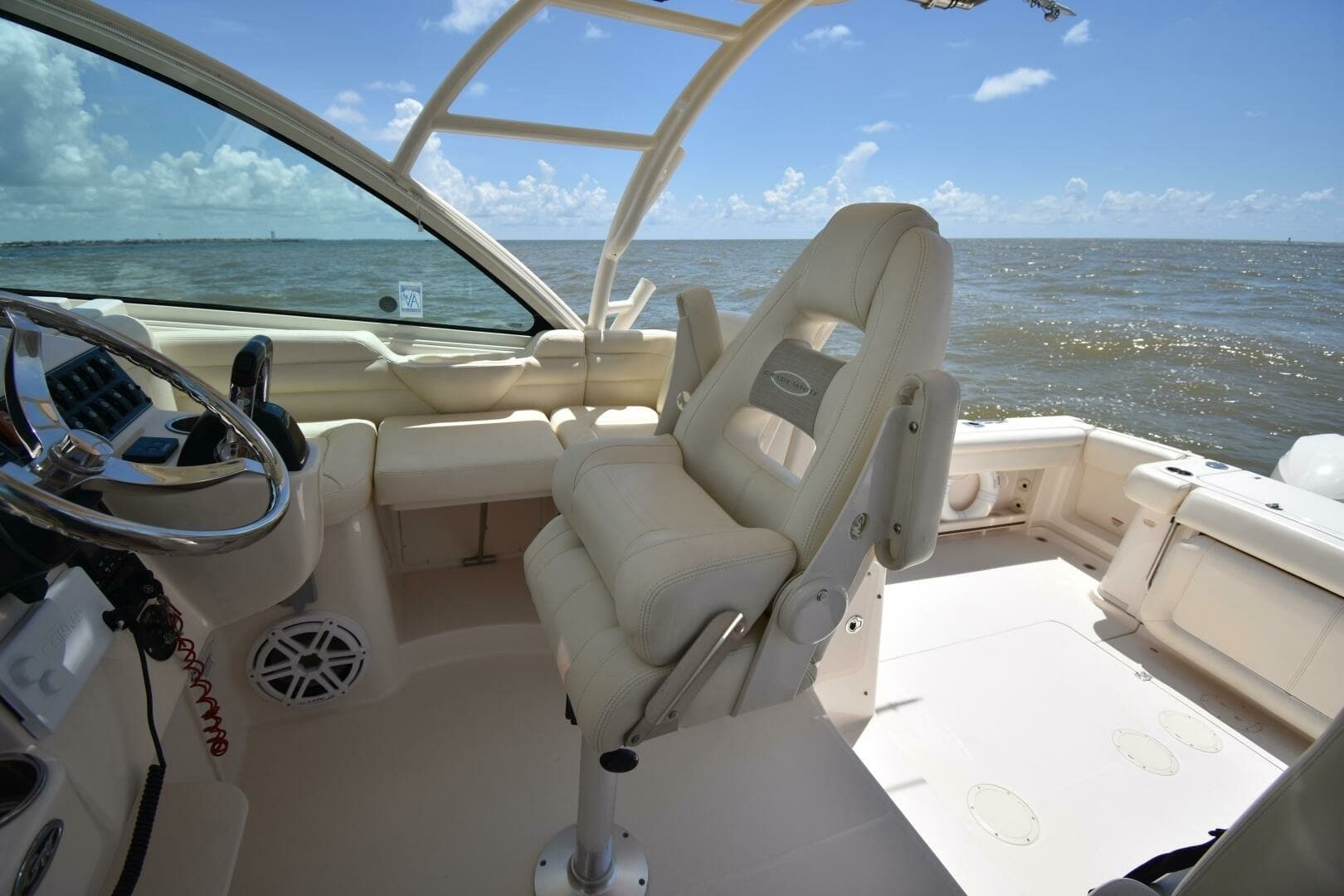 2016 Grady-White 330 Express 