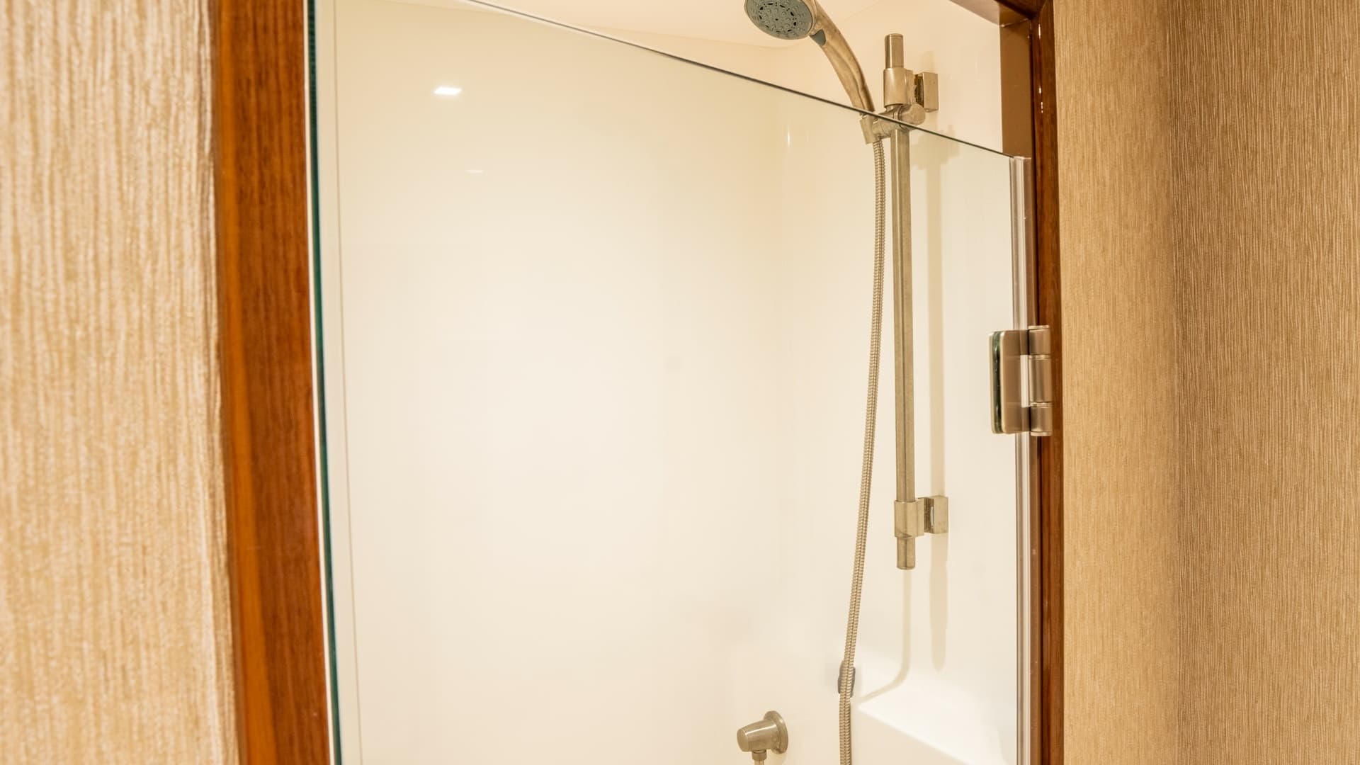 Elegant Enclosed Shower Stall