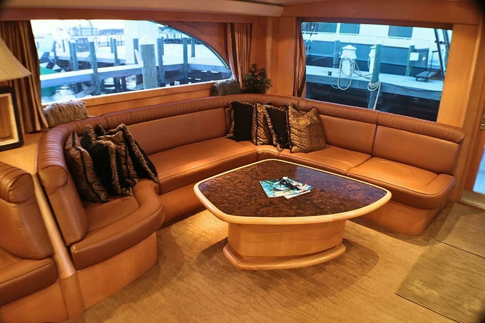 2001 Donzi 73' Sport Fish  Salon