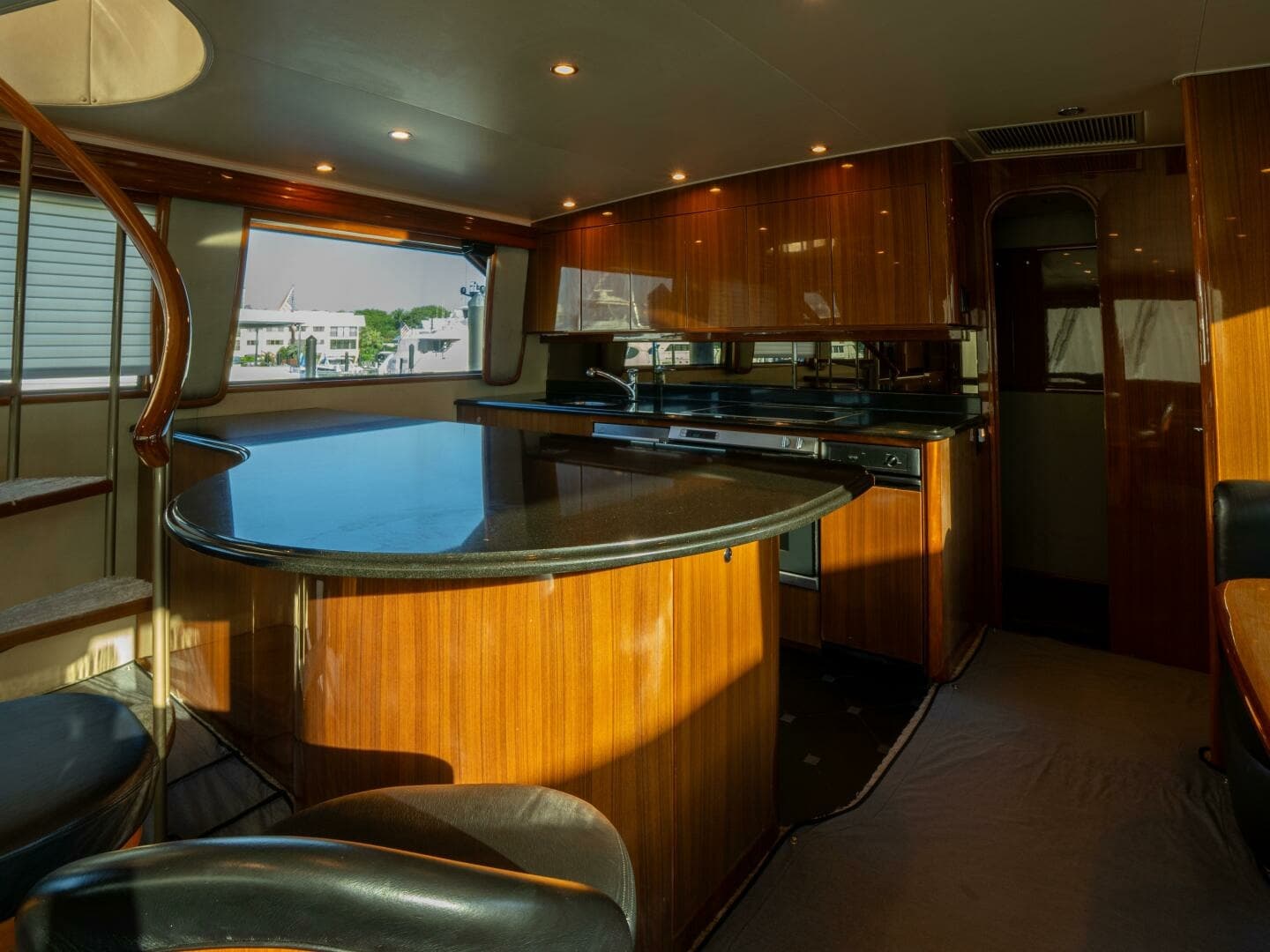 Viking 74 STREAM RUNNER- Galley