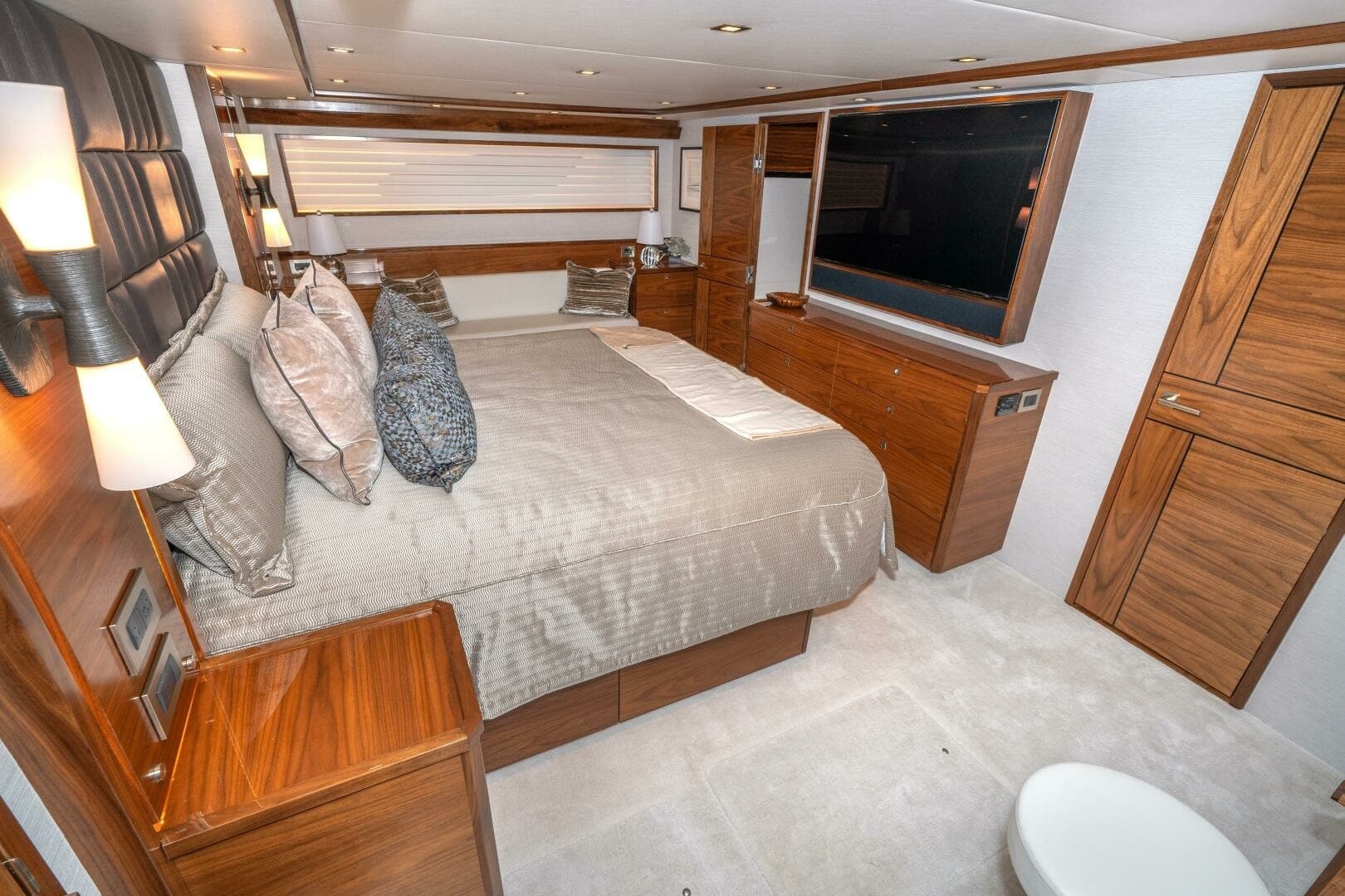 2025 Viking 90C "Zatara" 