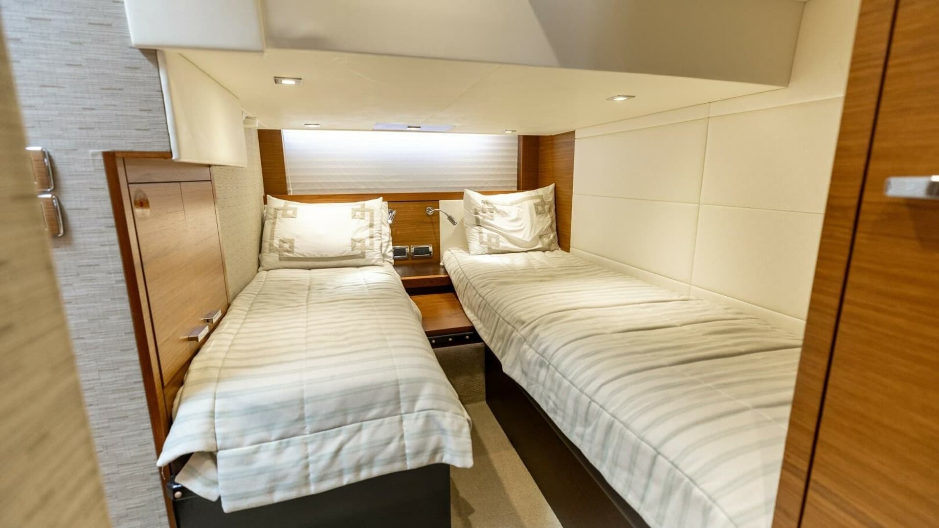 2015 Tiara Yachts 44 Coupe- SILVER LINING- Guest Stateroom