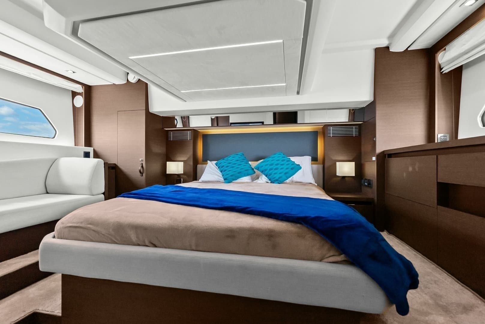 2020 Prestige 460 Flybridge GALATI YACHT SALES TRADE Owner's Stateroom