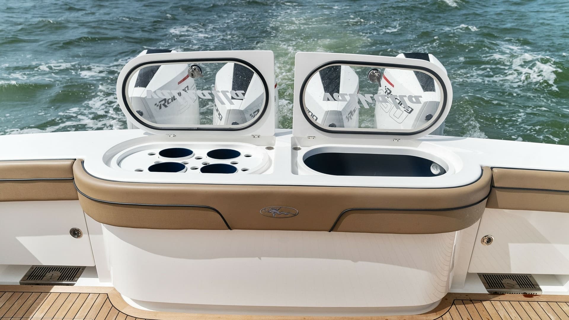 Aft Deck with Livewell Station